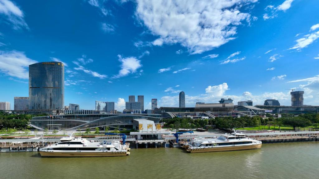 Shangri-la Guangzhou -3 minutes by walking or free shuttle bus to Canton Fair & Overseas Buyers Registration Service photo 3