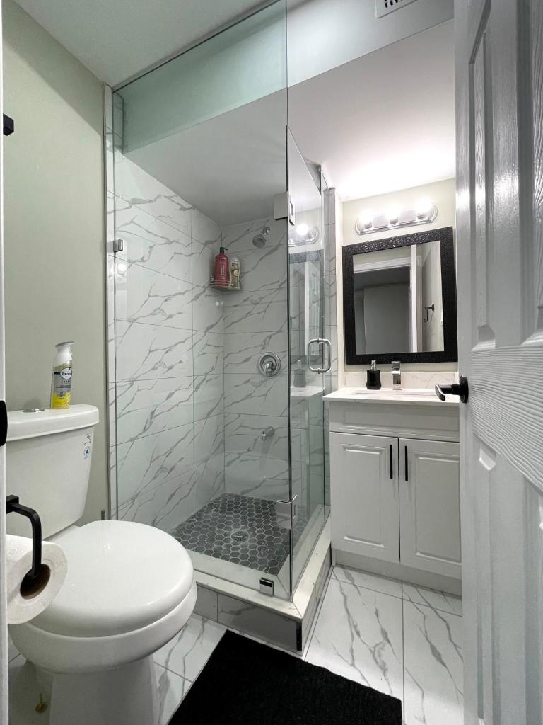 New Private Basement Suite 15 mins from The Falls photo 4