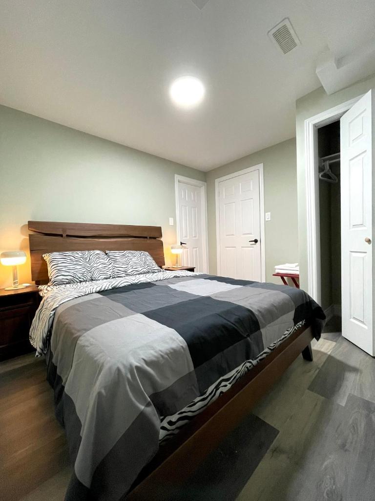 New Private Basement Suite 15 mins from The Falls photo 3