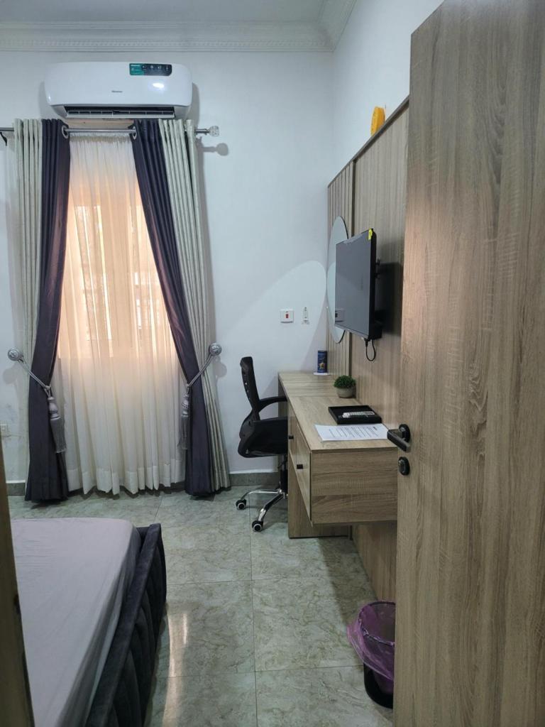BDA APARTMENT - One Bedroom with Parlor, Free Wi-Fi, Netflix, Smart TV, Kitchen, PlayStation 4, 24 Hours Electricity, Located In Wuse photo 4