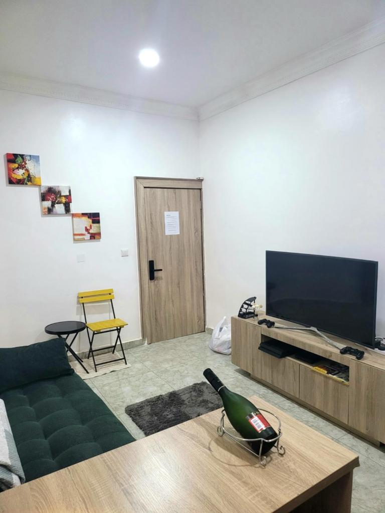 BDA APARTMENT - One Bedroom with Parlor, Free Wi-Fi, Netflix, Smart TV, Kitchen, PlayStation 4, 24 Hours Electricity, Located In Wuse photo 1
