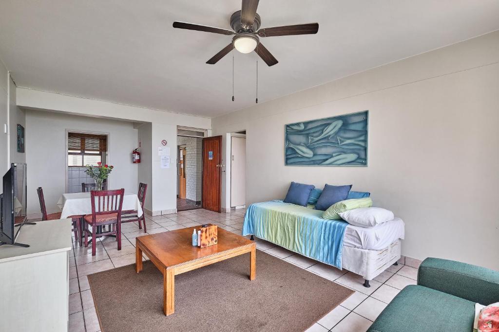 Happy Days Holiday Apartments photo 2