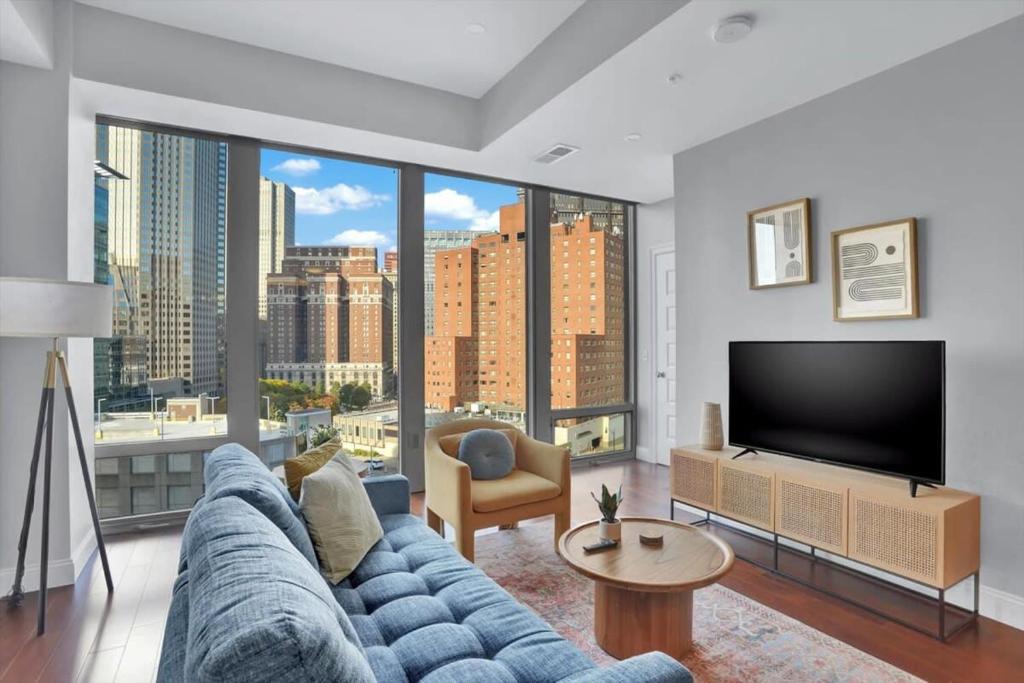 CozySuites Spacious 2BR, PPG Paints Arena, Pitts photo 1