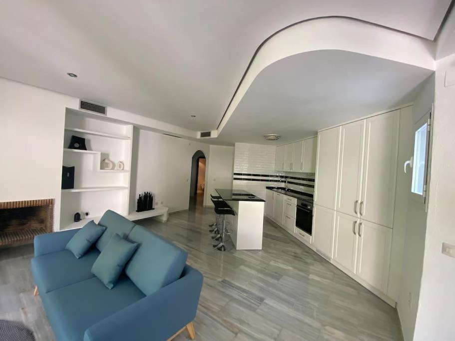 Beach (3mins walk) Apartment. Newly Renovated. - Tap to explore photos
