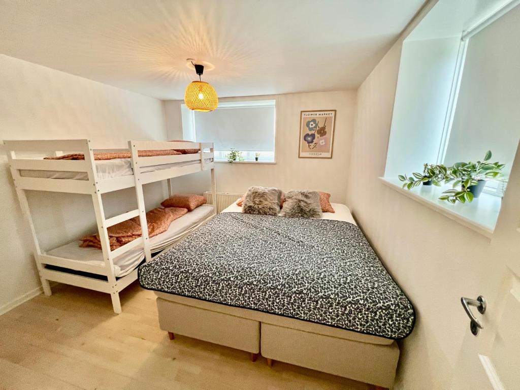 5 minute walk to LEGO House - 50m2 apartment with garden / A unit photo 1