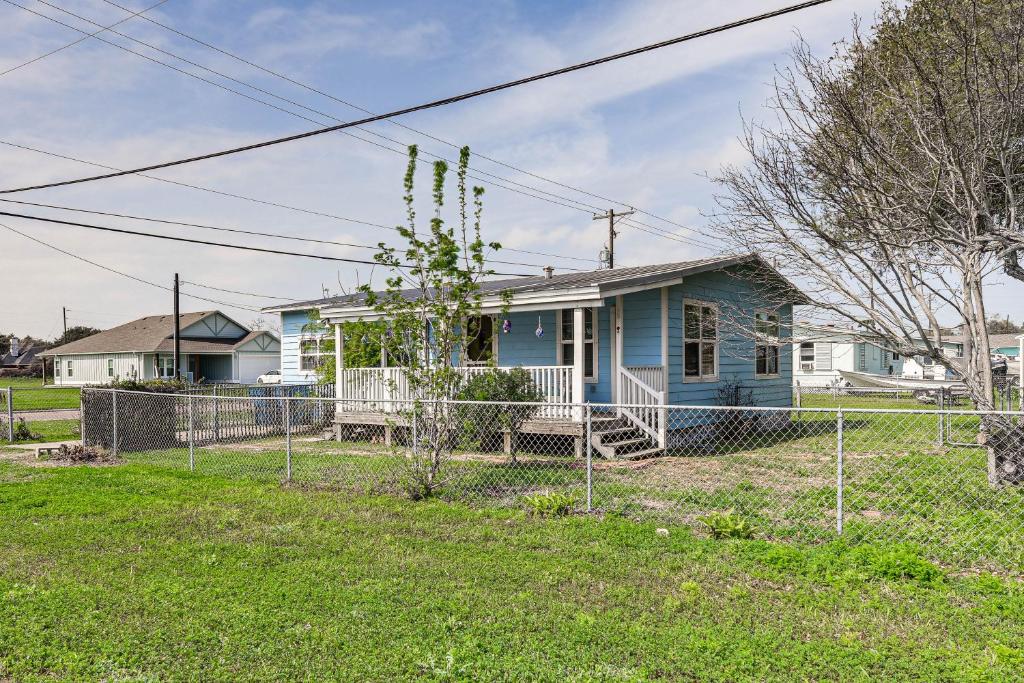 Cozy Texas Cottage Less Than 2 Mi to Rockport Beach! photo 2