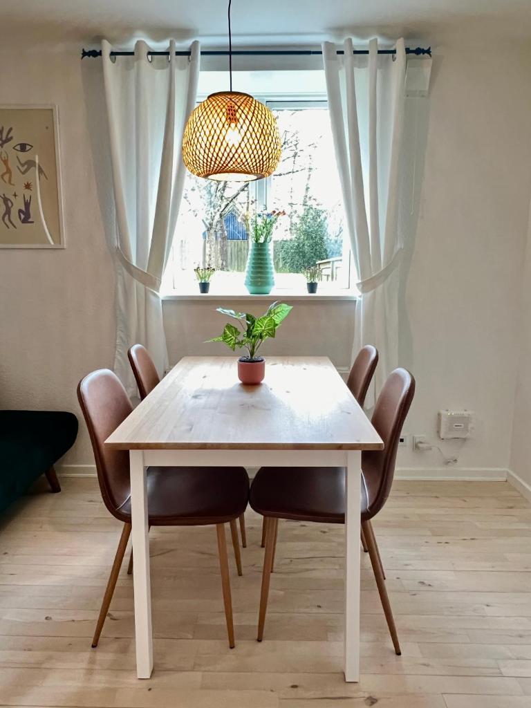 5 minute walk to LEGO House - 50m2 apartment with garden / A unit