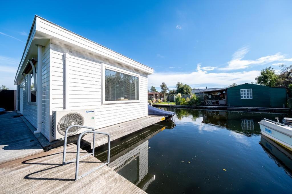 New- Private Cosy Houseboat, on a lake near Amsterdam photo 1