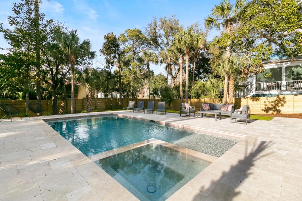 1st Block E Hudson - Green Wave - Newly Remodeled - Pool and Hot Tub - Ideal Central Location photo 3
