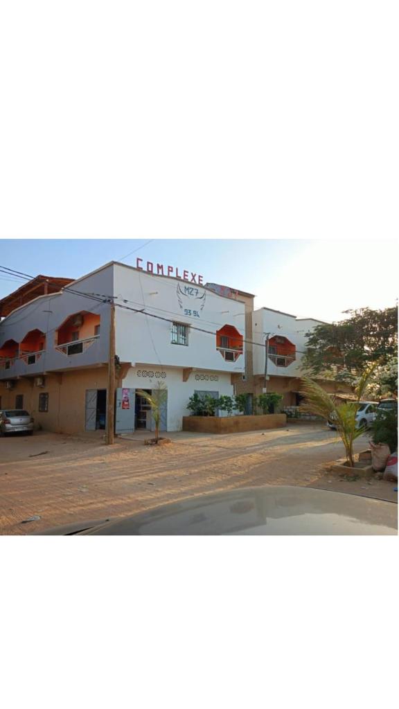 Complexe M27