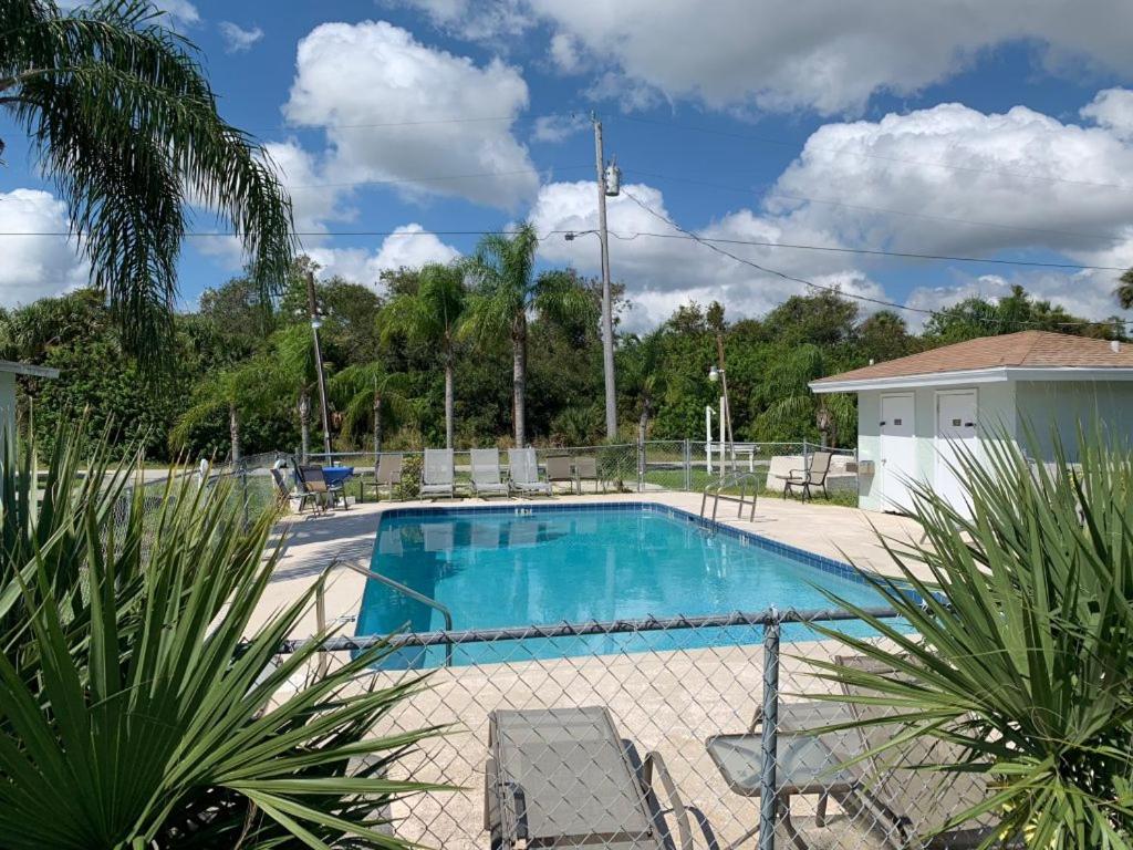 Sebastian Gardens Inn & Suites image