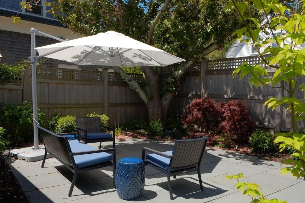 NEW AC 1 Bedroom w Private Deck & Patio photo 4