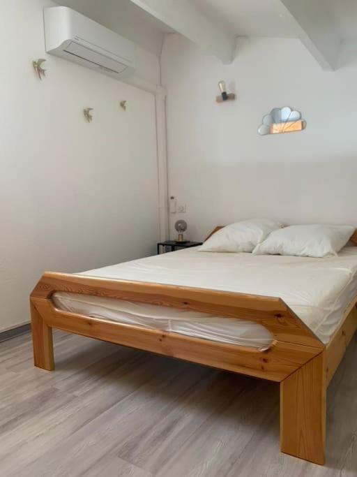 Maisonnette chaleureuse au pied du port photo 4