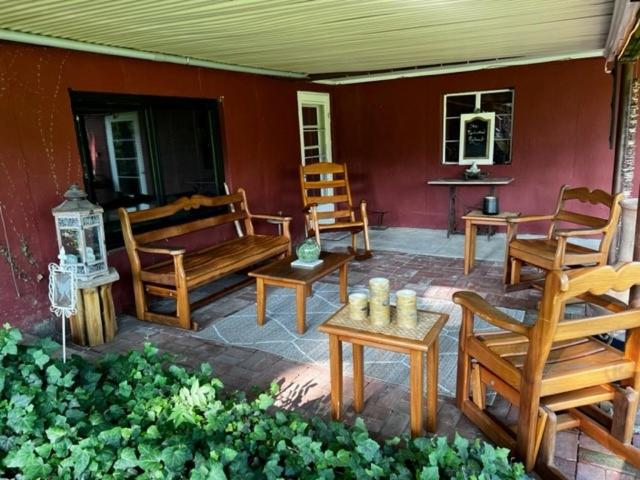 DELIGHTFUL Patio Apartment 9' with Antique Pool Table in SOUTH KC photo 2