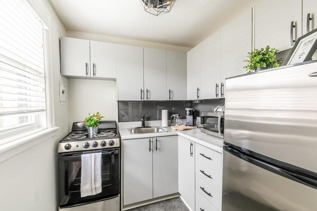 Modern 1BR Apartment- James South Area photo 3