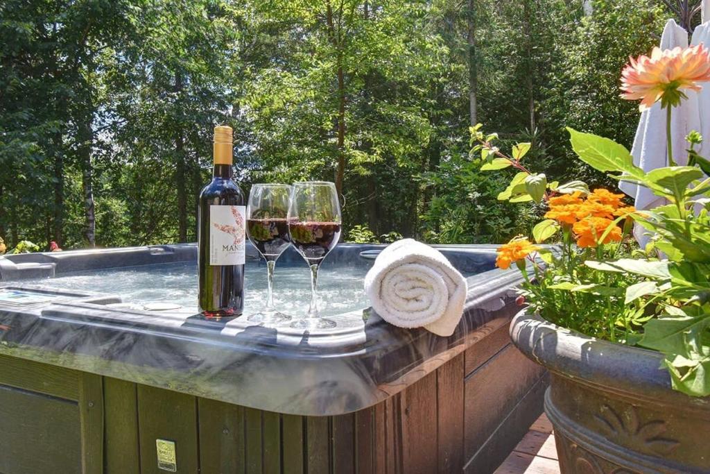 Front RIVER private BEACH 2 HOT TUBS 15 p SAUNA photo 2