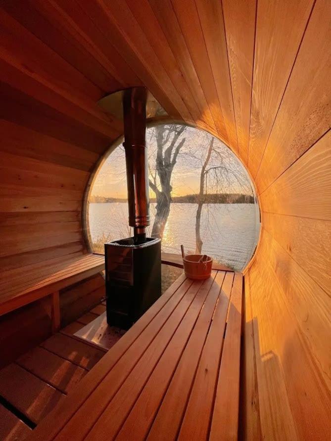 Waterfront Cottage w Sauna on Sharbot Lake photo 2