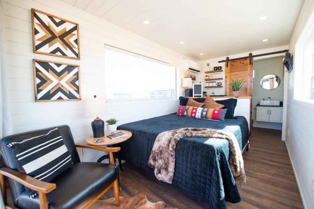 New The Buffalo -shipping Container in Alpine image