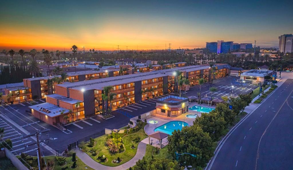 Best Western Plus Stovall's Inn image