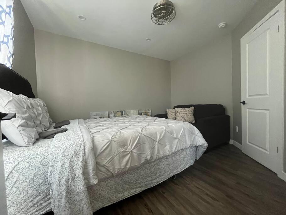Brand New Modern unit in town! photo 4