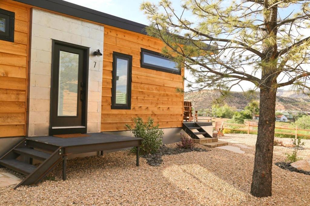Escalante Escapes Star Lily- Bunk Escape image
