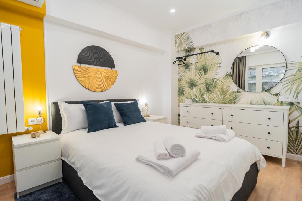 Urban Pearl - Old Town - Unique 4BR/3BA Apartment - Tap to explore photos