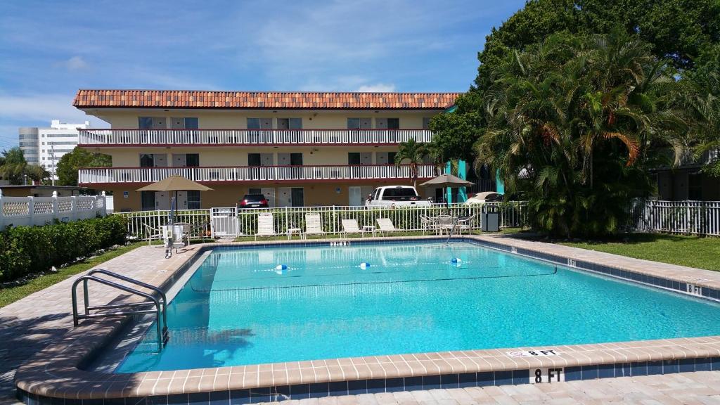 Baymont by Wyndham Sarasota photo 1