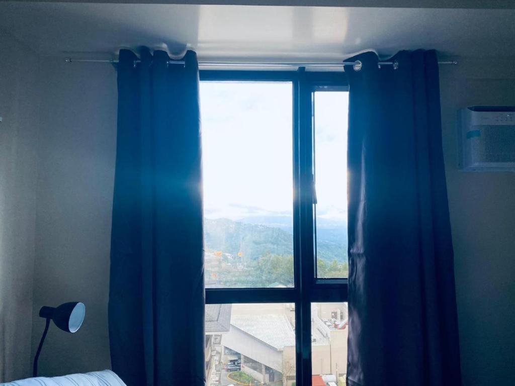 Casa de Guapo - AYALA Serin East Taal View Condo photo 2