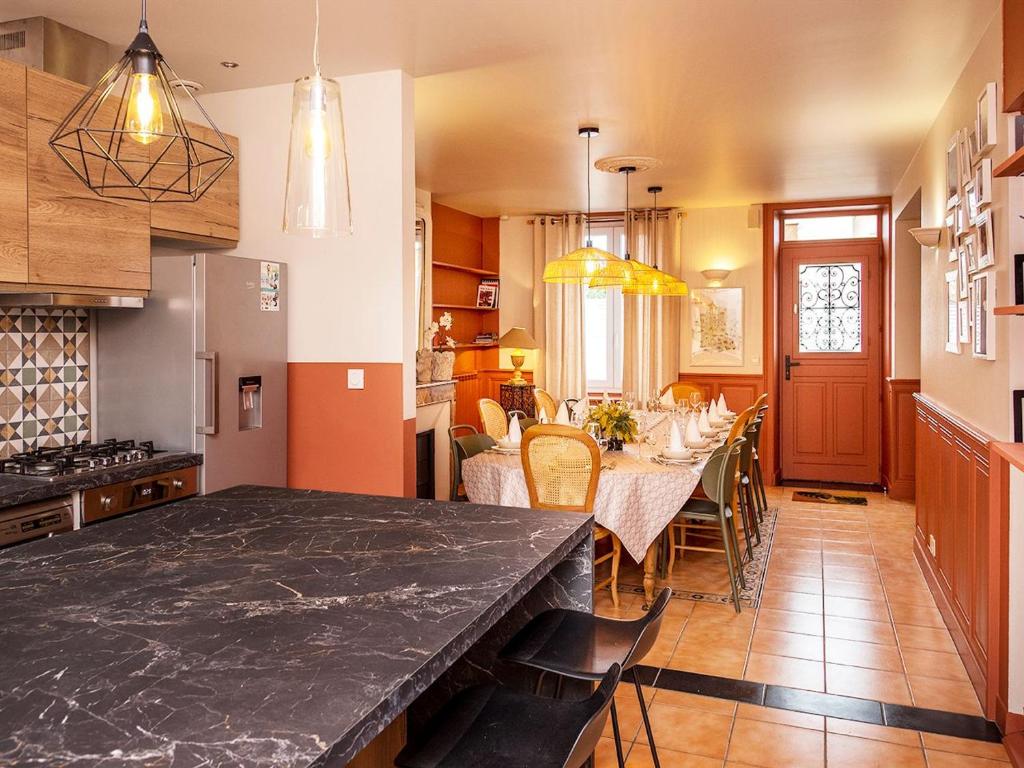 Gîte Déols, 6 pièces, 14 personnes - FR-1-591-167 photo 4