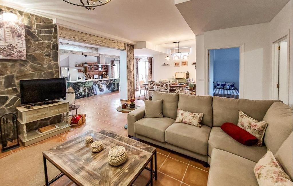 3 Bedroom Lovely Home In El Bosque photo 1