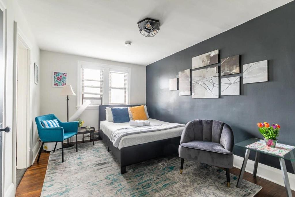 Modern 1BR Studio Apartment- Prime James South