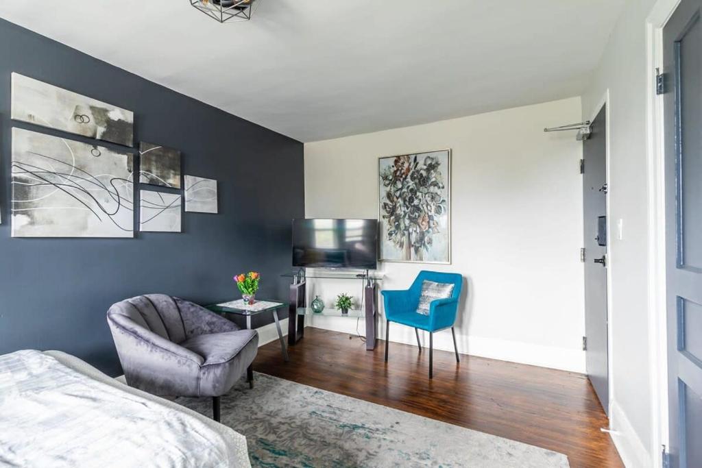 Modern 1BR Studio Apartment- Prime James South photo 2
