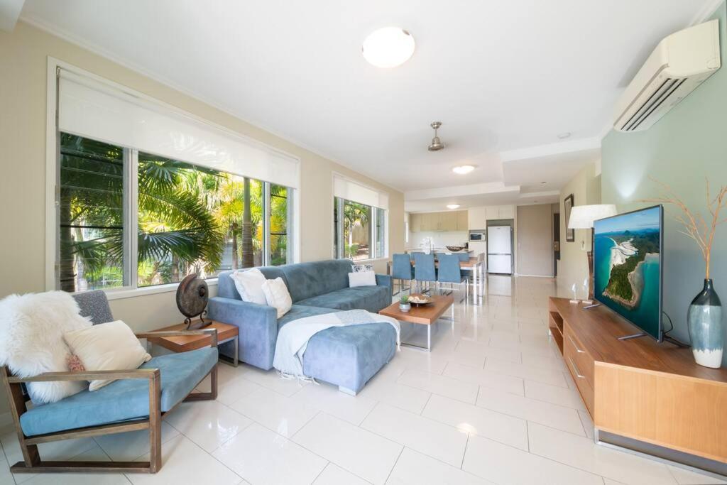 Whitsundays Ocean & Rainforest views Airlie Beach