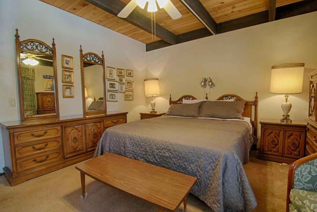 Vidor Village photo 3