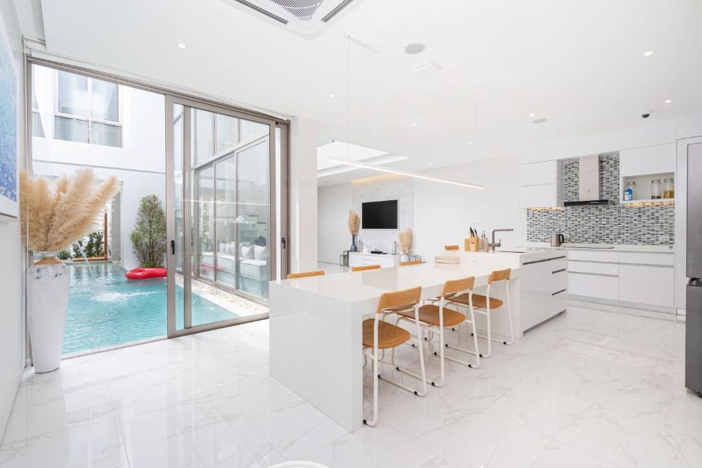 New Modern Aesthetic 3-Storey Villa A15 in Gated Residence just 10 min drive Laguna Phuket photo 2