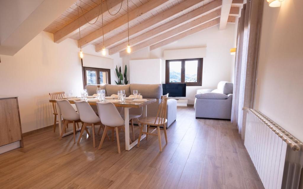 El sueño del Búho 4. Ático con chimenea y terraza. photo 3