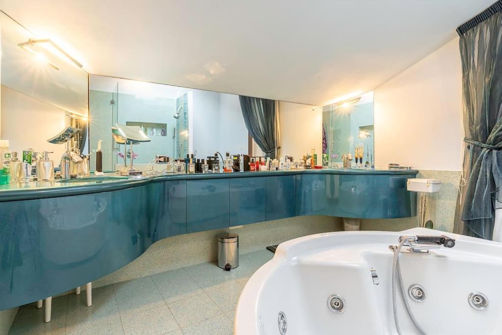 Villa con piscina nel verde di Milano photo 1