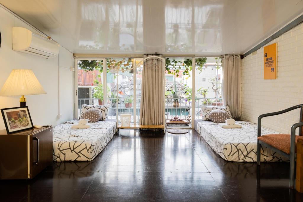 A19HOME - Free Breakfast & Travels