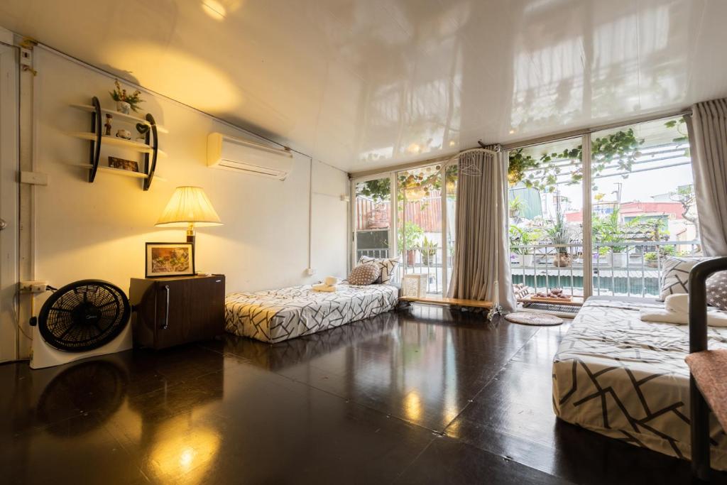 A19HOME - Free Breakfast & Travels