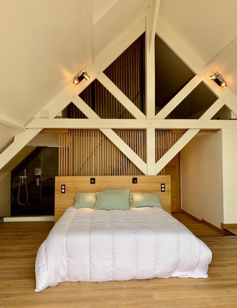 Suite avec vue dégagée dans villa avec piscine