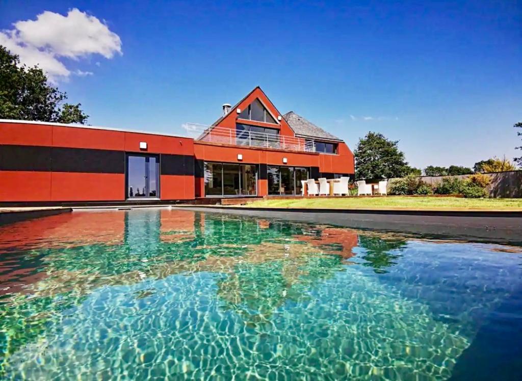 Suite avec vue dégagée dans villa avec piscine photo 2