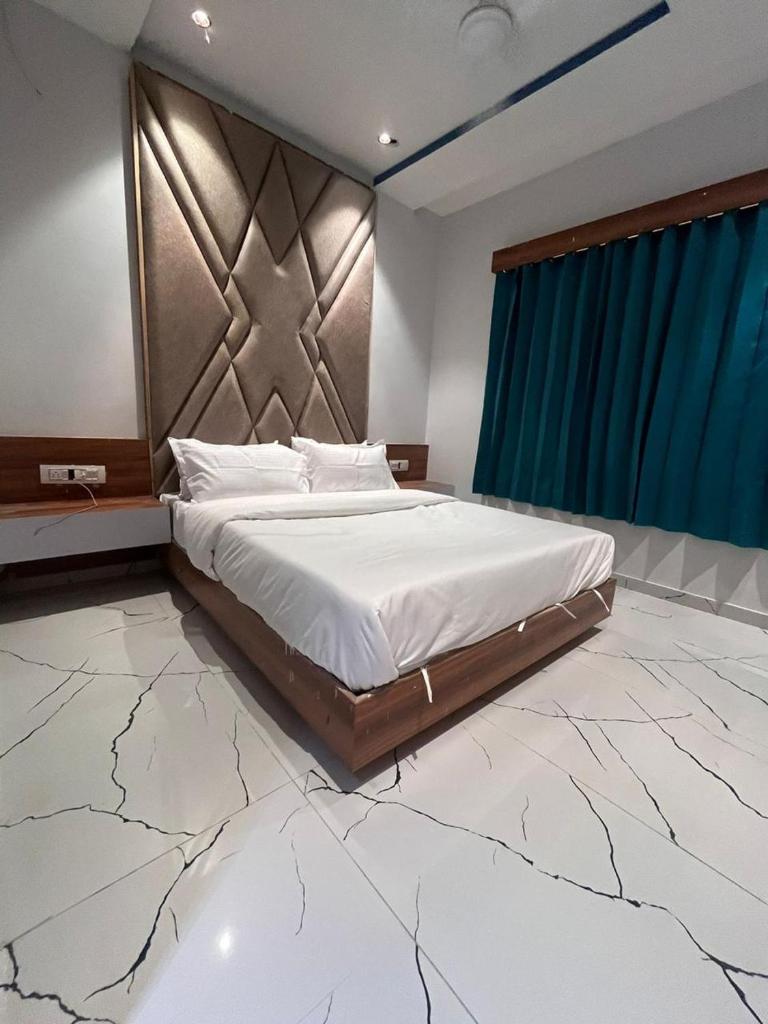 hotel purple photo 3