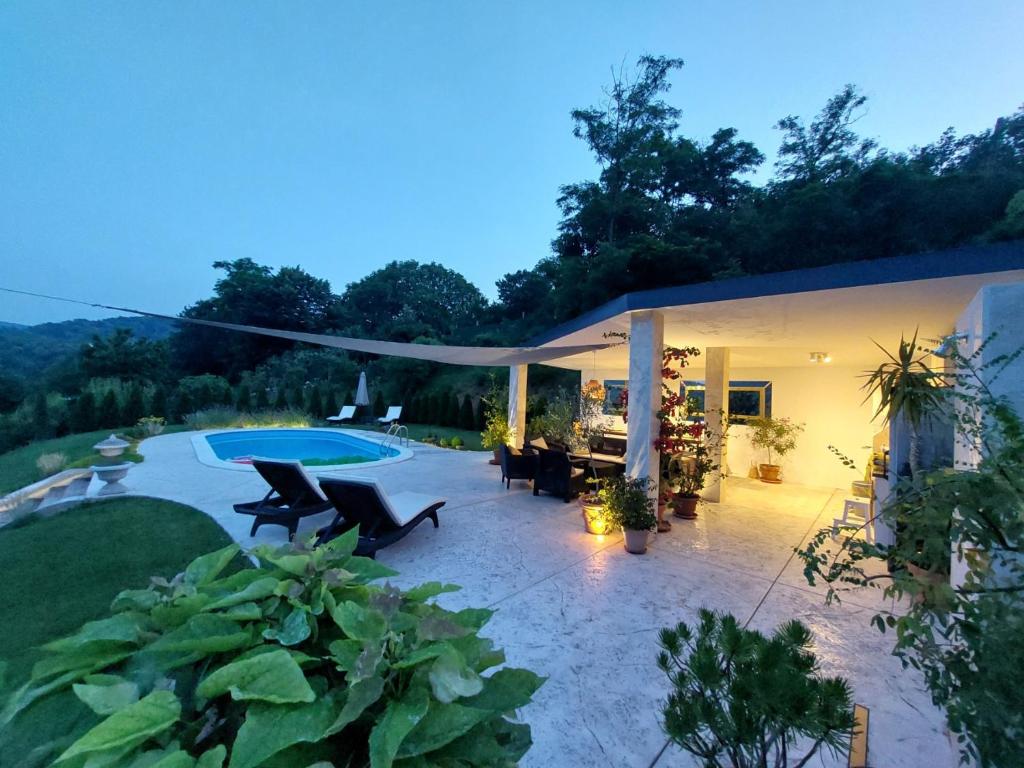 Green Hills photo 3