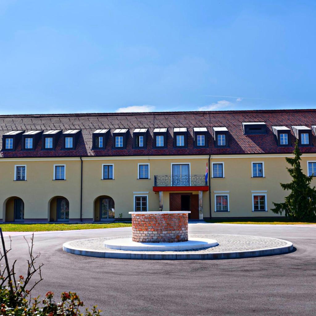 Hotel Dvorac Jurjevec photo 3