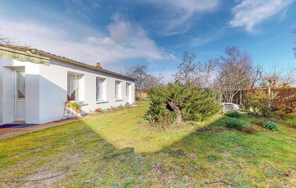 Cozy Home In Montmorillon With Wi-fi photo 3