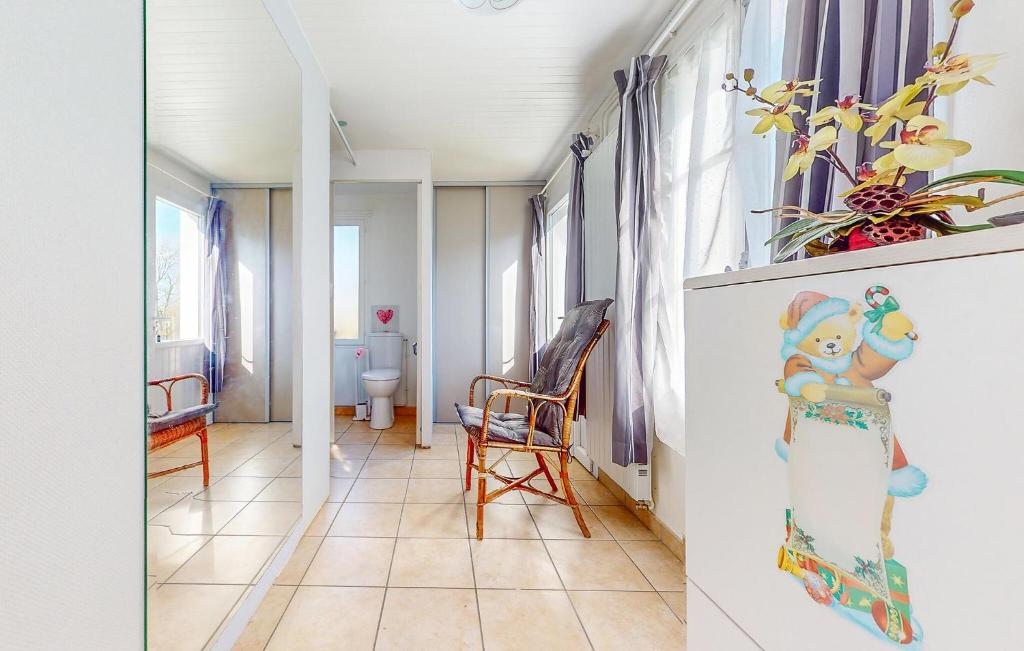 Cozy Home In Montmorillon With Wi-fi photo 4