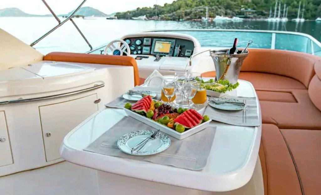 Vision yatch photo 2