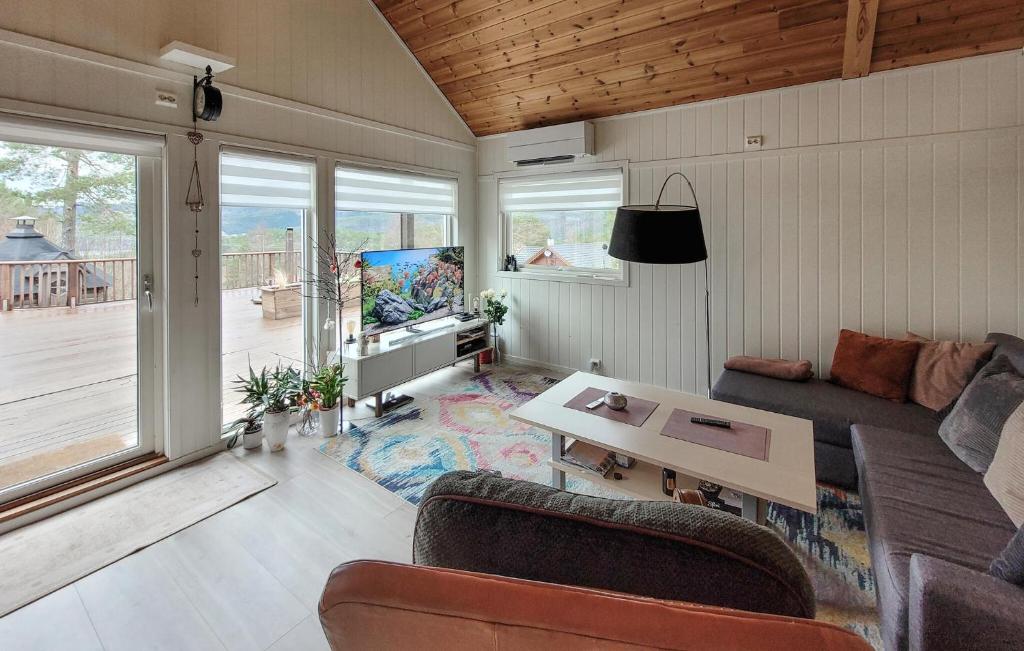 Nice Home In Jelsa With Kitchen photo 3