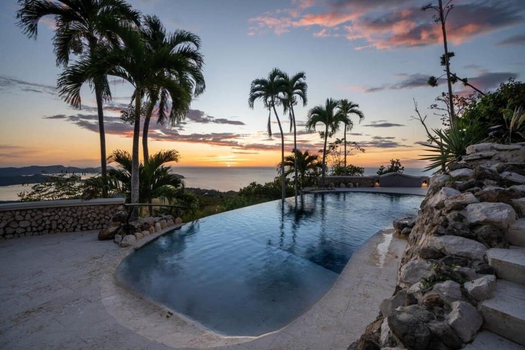 Huge 3-Bedroom House with Pool and unbeatable views photo 1