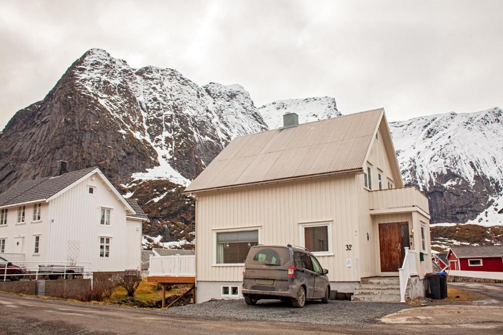 Reine Mountain View Retreat photo 1